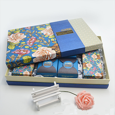 藍(lán)色花卉圖案月餅盒設(shè)計定制 藍(lán)色花卉圖案月餅盒設(shè)計定制