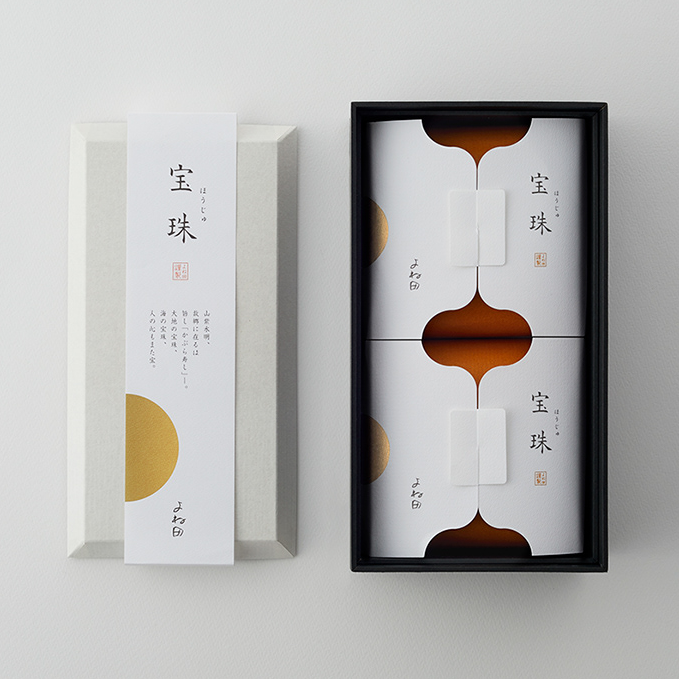 簡約食品禮盒包裝，無華麗色彩感覺很時尚