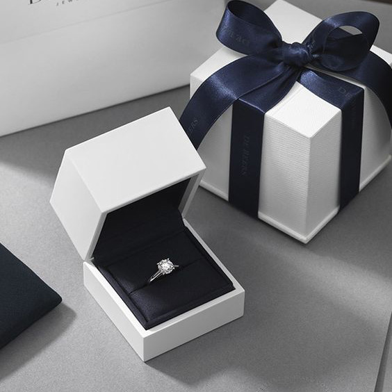 白色鉆戒包裝盒